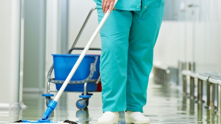 Παράταση συμβάσεων για τους εργαζόμενους στην καθαριότητα, στο δημόσιο και στους ΟΤΑ