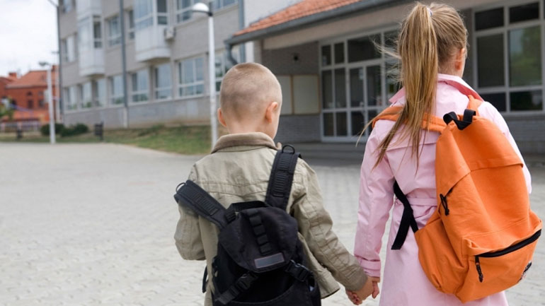 Πάτρα: Μετωπική των ταξί με την Περιφέρεια για τη μεταφορά μαθητών