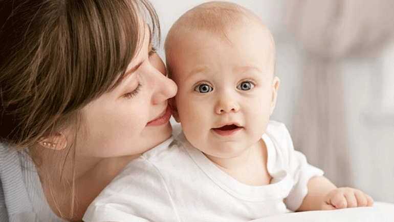 4 + 1 φράσεις που «εκνευρίζουν» μια νέα μαμά