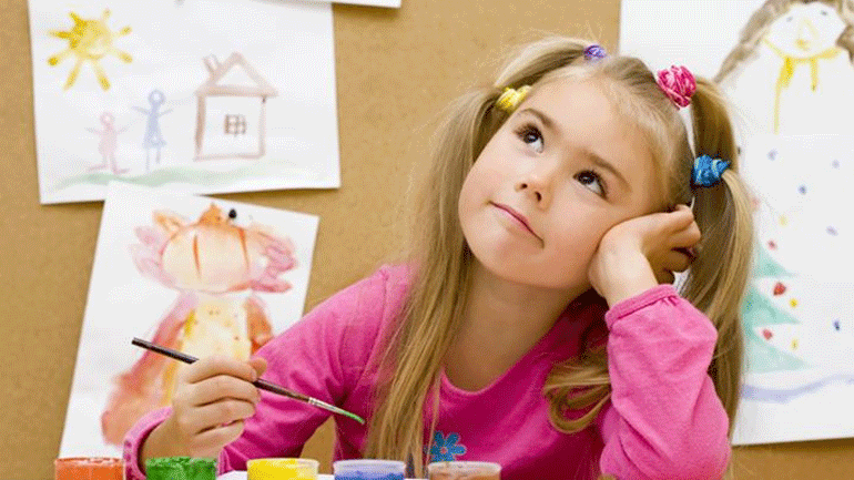 Το σχολείο ξεκινά: Εύκολα χτενίσματα για τα κορίτσια σας