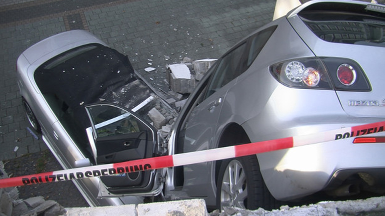 Γερμανία: 75χρονη τράκαρε με… 14 οχήματα προκαλώντας ζημιές ύψους 25.000 ευρώ