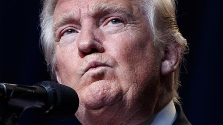 Τραμπ: Η Χίλαρι θα μπορούσε να πυροβολήσει κάποιον και δεν θα αντιμετώπιζε ποινική δίωξη