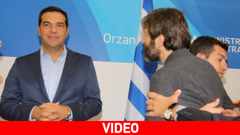 «Γιατί δεν συνεργάζεσαι με τον Σαμαρά;» ρώτησε πολίτης τον Πρωθυπουργό