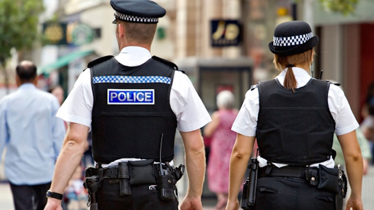 Βρετανία: Συλλήψεις 55 ατόμων και κατασχέσεις ξιφών σε ναό των Σιχ