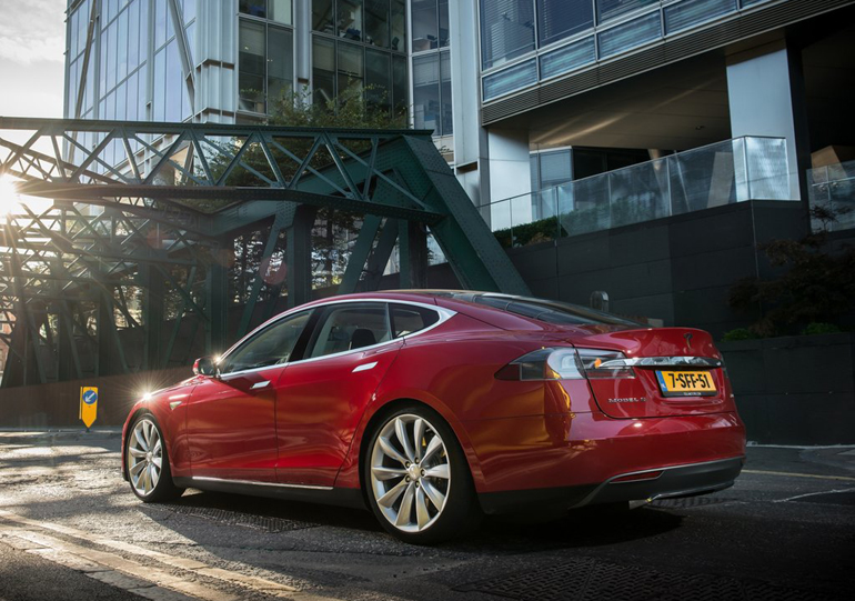 To αμερικανικό μοντέλο είναι ένα εντυπωσιακό sedan μοντέλο...