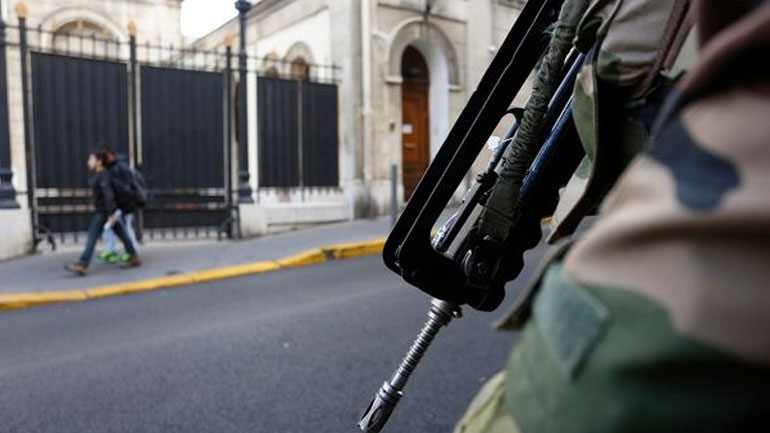 Συνελήφθη 15χρονος για σχέδιο επίθεσης στο Παρίσι