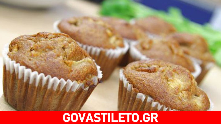 Κεκάκια με μήλο και τσάι του βουνού για να πάρει μαζί του στο σχολείο