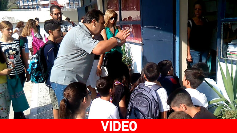 Αγιασμός με καθιστική διαμαρτυρία μαθητών…