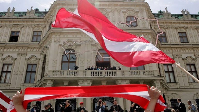 Αναβάλλεται ο β’ γύρος των προεδρικών εκλογών στην Αυστρία