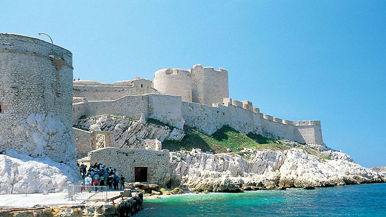 Μασσαλία: Ένας νεκρός και 4 τραυματίες από πτώση σωσίβιας λέμβου σε κρουαζιερόπλοιο