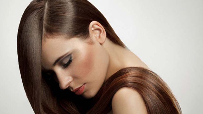 To τέλειο τρικ για να μυρίζουν όλη μέρα τέλεια τα μαλλιά σου