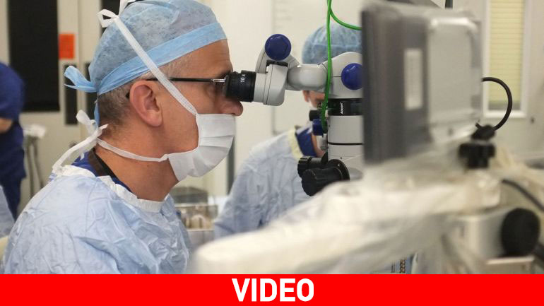 Πραγματοποιήθηκε η πρώτη εγχείριση σε μάτι με ρομπότ