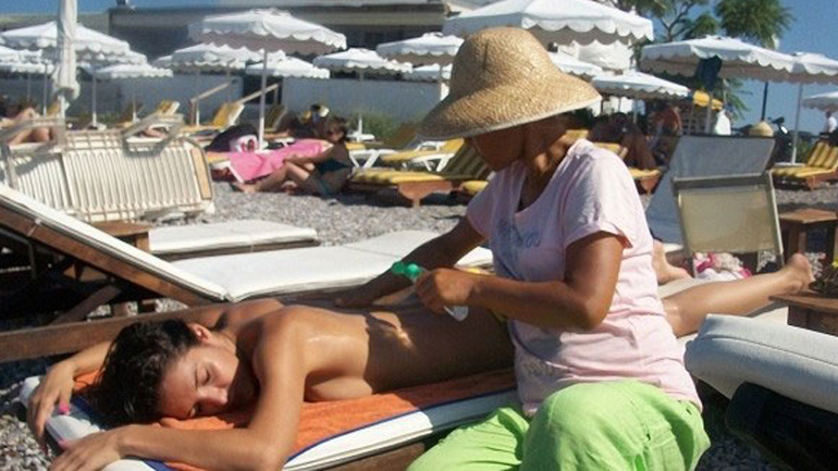 Σάμος: Συνελήφθησαν δύο Κινέζες που έκαναν μασάζ σε λουόμενους