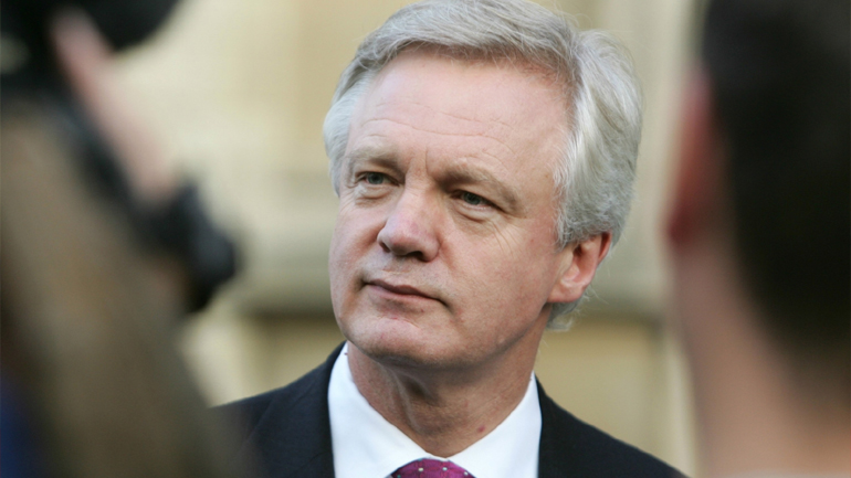 Ντέιβις: «Το βρετανικό κοινοβούλιο θα χρειαστεί να εγκρίνει νομοθεσία σχετική με το Brexit»