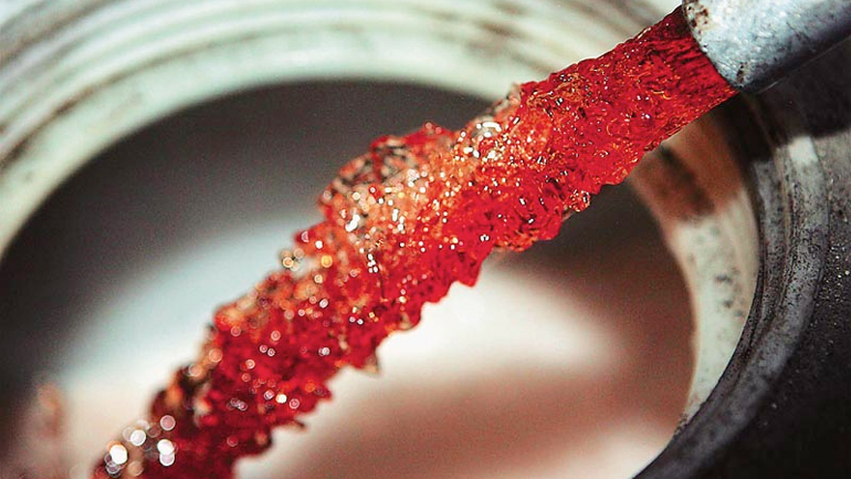 «Υποκύπτει» η τιμή του αργού στις προειδοποιήσεις της ΙΕΑ