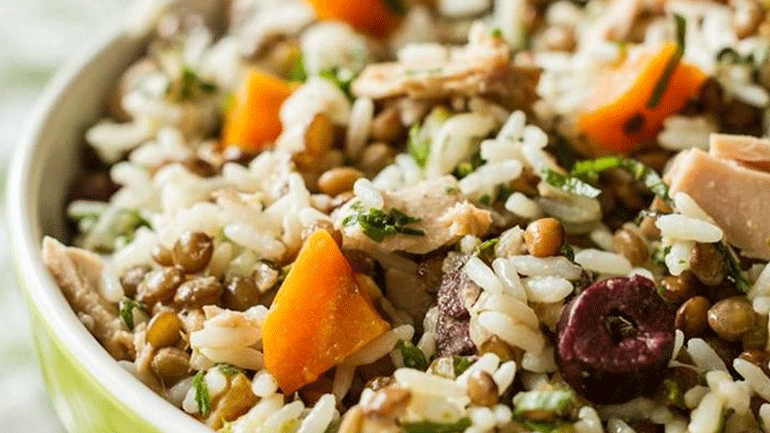 Σαλάτα με φακές, τόνο και ρύζι