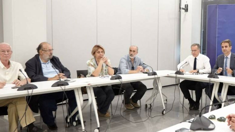 Συνάντηση Μητσοτάκη με μέλη της ΕΣΗΕΑ