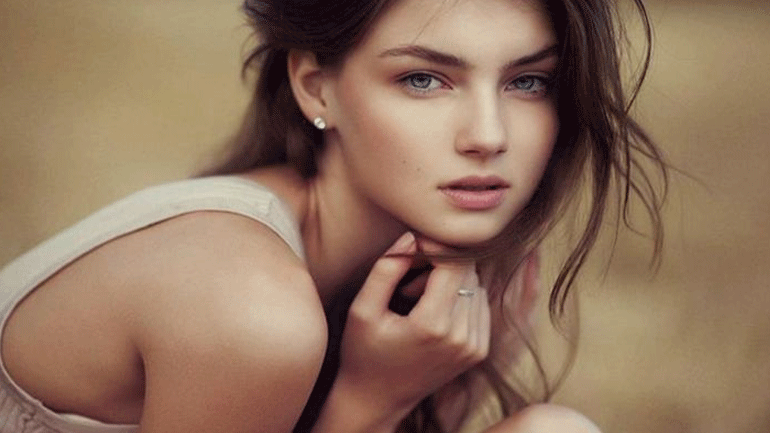 Αγνή και… σπιτική απολέπιση για σπυράκια και στίγματα