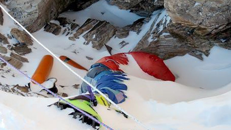 Το Έβερεστ έχει μετατραπεί σε όρος νεκρών-Πάνω από 200 σοροί έχουν εντοπιστεί