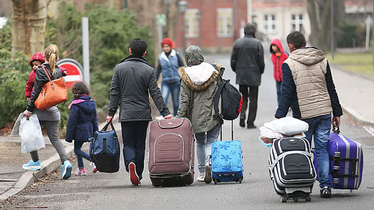 Mπ. Κόφλερ: Να έρθουν πρόσφυγες στη Γερμανία για να ανακουφιστεί η Ελλάδα
