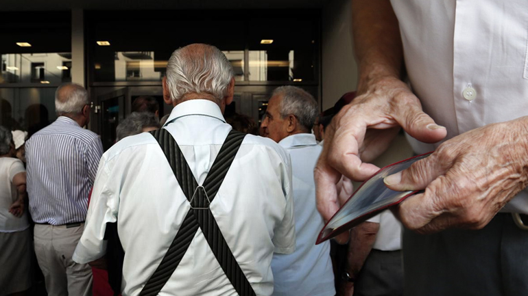 Νέο “κούρεμα” σε επικουρικές και μερίσματα