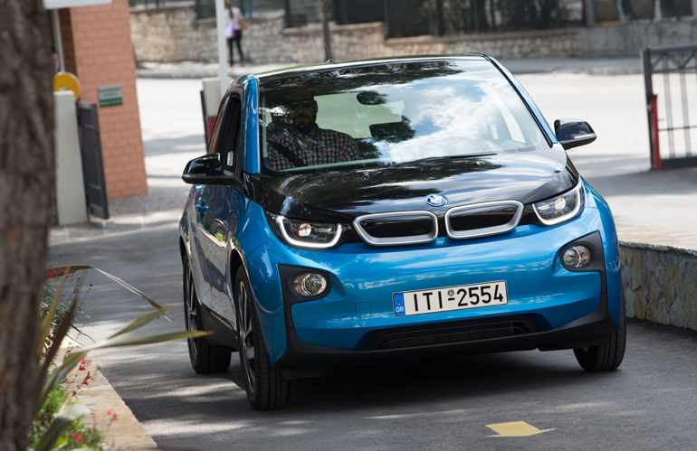 Η αυτονομία πλέον του BMW i3 μπορεί να ξεπεράσει και τα 300 χιλιόμετρα...