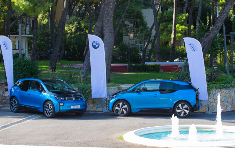 H απόκτηση της BMW i3 μπορεί να γίνει με χρηματοδότηση και επιτόκιο της τάξης του 3,3%