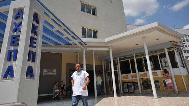 ΑΧΕΠΑ: Οι νεφροπαθείς φέρνουν από τα σπίτια τους σεντόνια και μαξιλάρια