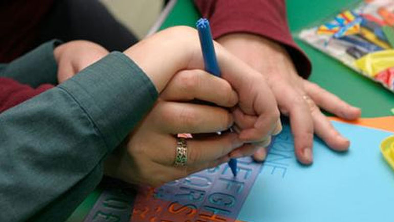 Επιστολή διαμαρτυρίας στον Νίκο Φίλη από μητέρα με αυτιστικό παιδί