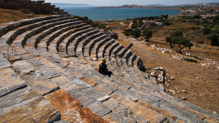 Συναυλία της Καμεράτα στο αρχαίο θέατρο Θορικού