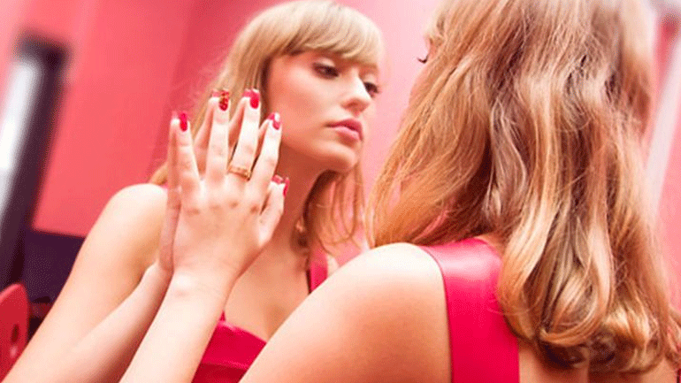 Δείξε μου τον φίλο σου να σου πούμε αν είσαι νάρκισσος