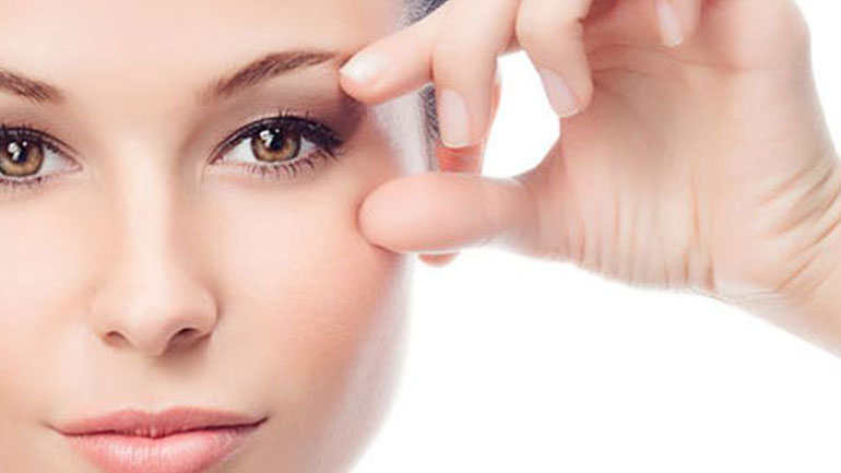 Έτσι θα αποφύγετε τις ρυτίδες γύρω από τα μάτια