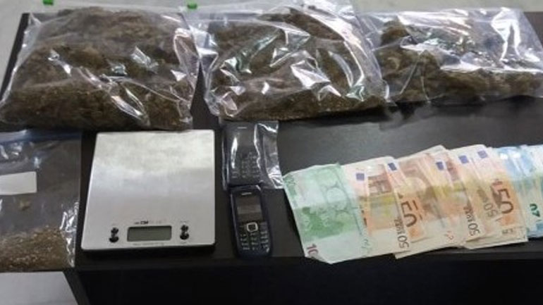 Χανιά: Μισό κιλό κάνναβη και 4.000 ευρώ έκρυβε σε «καβάτζα»
