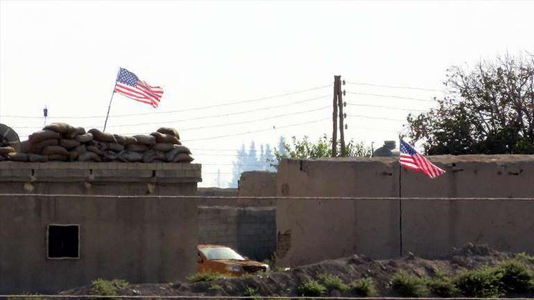 Συρία: Αμερικανικές σημαίες υψώθηκαν από τους Κούρδους στην πόλη Ταλ Αμπιάντ