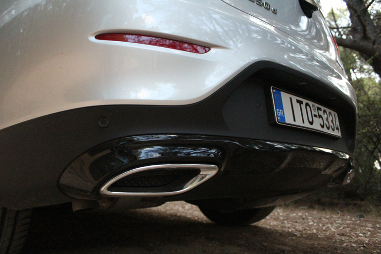 Η σχεδίαση των απολήξεων είναι απλά... design καθώς οι πραγματικές εξατμίσεις βρίσκονται στο κάτω μέρος