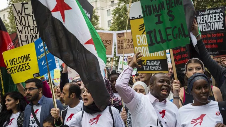 Μαζικές διαδηλώσεις υπέρ των προσφύγων στο Λονδίνο