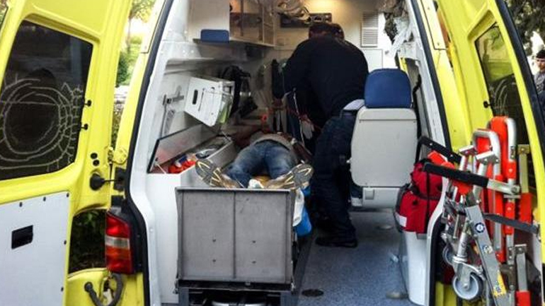 Πάτρα: Επιχείρησε να κόψει τις φλέβες του στο χώρο στάθμευσης πολυκατοικίας