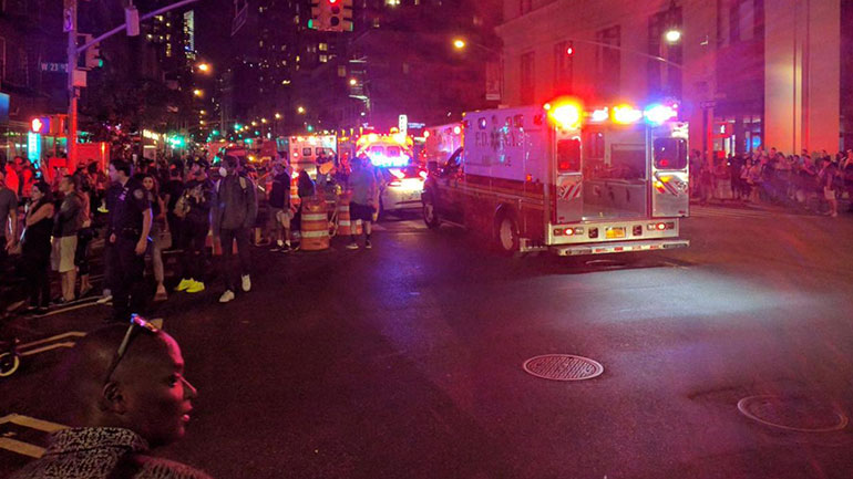 Ως «τρομοκρατική πράξη» χαρακτηρίζεται η έκρηξη βόμβας στη Νέα Υόρκη