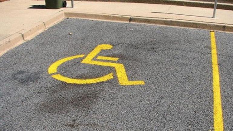 Νέοι χώροι στάθμευσης οχημάτων ΑμεΑ και δικύκλων στη Θεσσαλονίκη