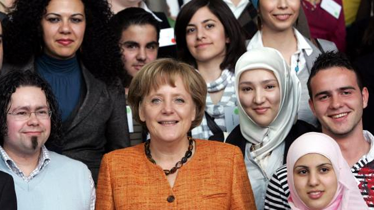 Μέρκελ: Έπρεπε να είχαμε προετοιμαστεί καλύτερα για το προσφυγικό