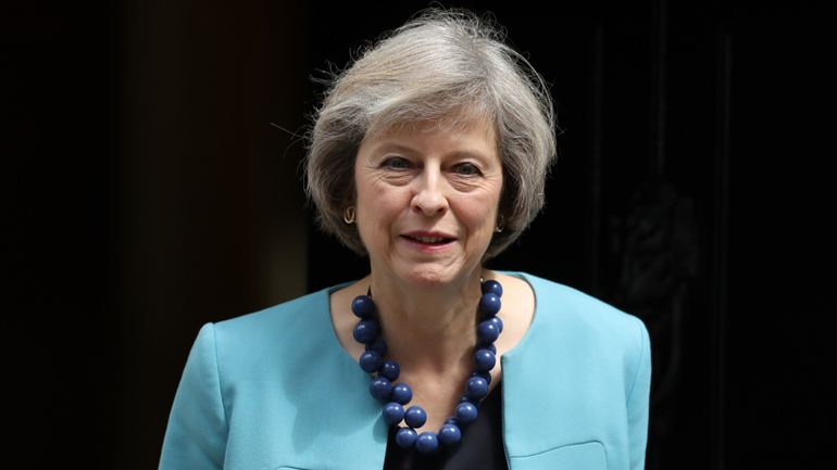 Επαφές Mέι με αμερικανικές επιχειρήσεις για να τις «κρατήσει» στη Βρετανία