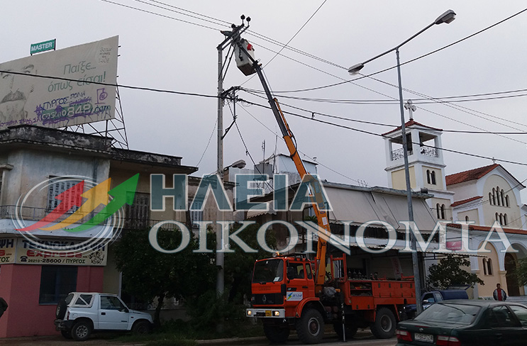 Συνεργείο της ΔΕΗ προχωρεί σε εργασίες