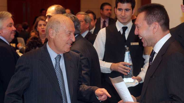 Διαψεύδεται η συνάντηση Σημίτη – Στουρνάρα