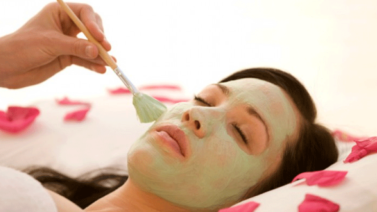 Μάσκες προσώπου: Όλα όσα πρέπει να γνωρίζετε