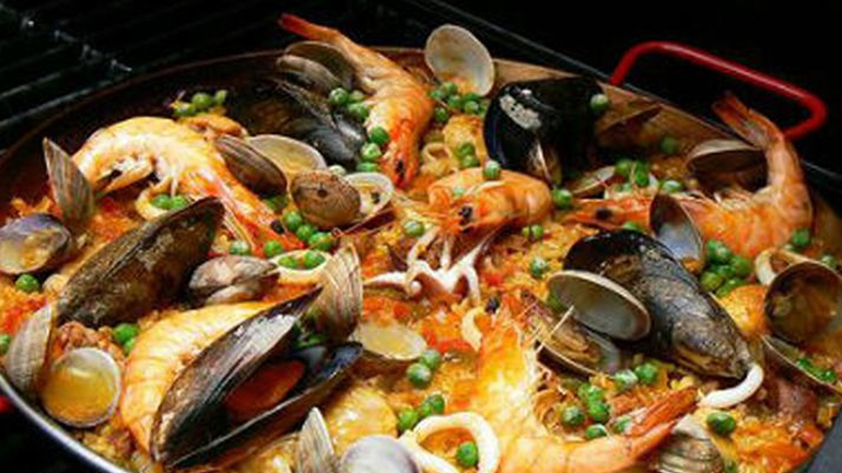 Παέγια με καραβίδες και θαλασσινά