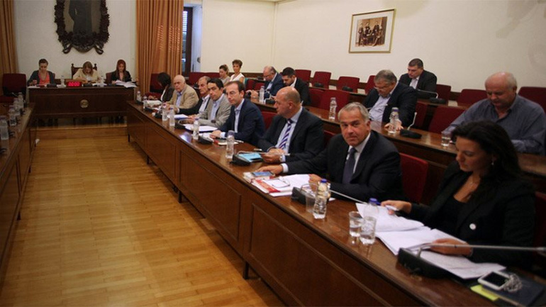 Καυγάδες και ένταση στην Επιτροπή Θεσμών και Διαφάνειας της Βουλής