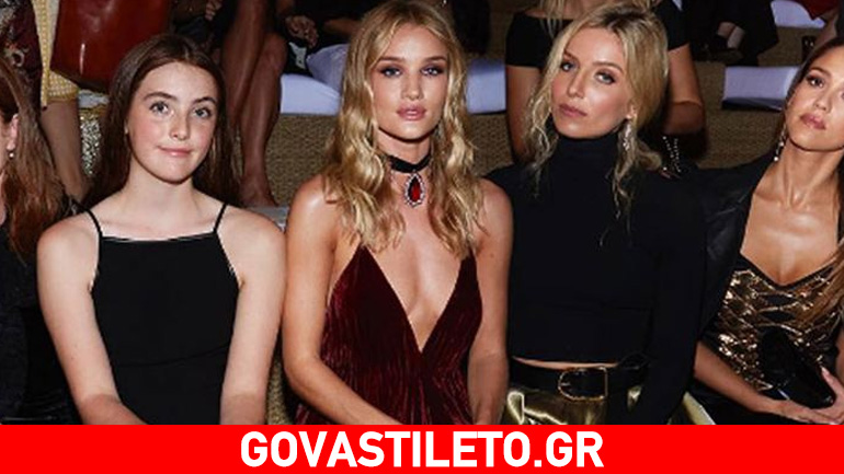 Η Rosie Huntington φοράει το απόλυτο trend του χειμώνα: Ένα σέξι κόκκινο βελούδινο φόρεμα