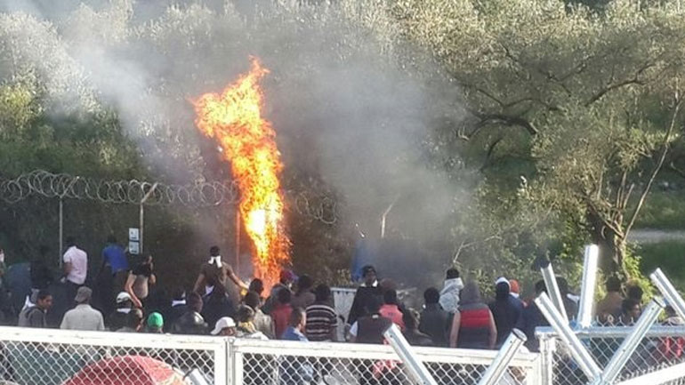 Λέσβος: 18 προσαγωγές και 9 συλλήψεις στα επεισόδια της Μόριας
