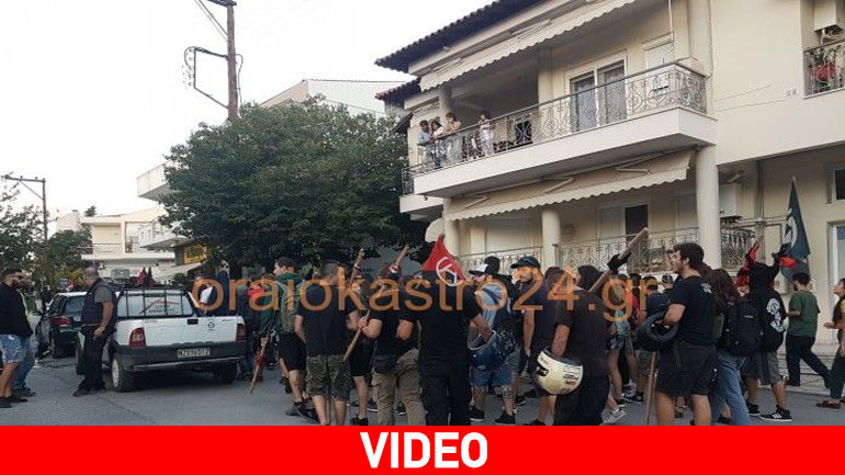 Συγκέντρωση διαμαρτυρίας έξω από το δημαρχείο Ωραιοκάστρου