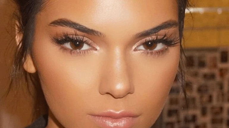 Strοbing, η νέα θαυματουργή μέθοδος μακιγιάζ